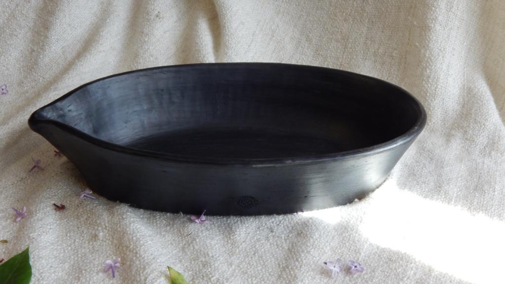 Экспонат керамической посуды Михаила Шумилова